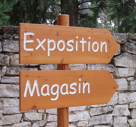 panneaux d'accès au magasin